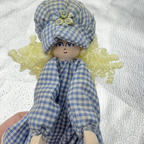 VTG Handmade Clothespin Doll Wooden Peg Girl Blue Check Dress Bonnet Farmhouse - Picture 10 of 10